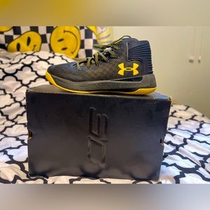 CURRY 3 CAMO SC BASKETBALL SHOES SIZE 9